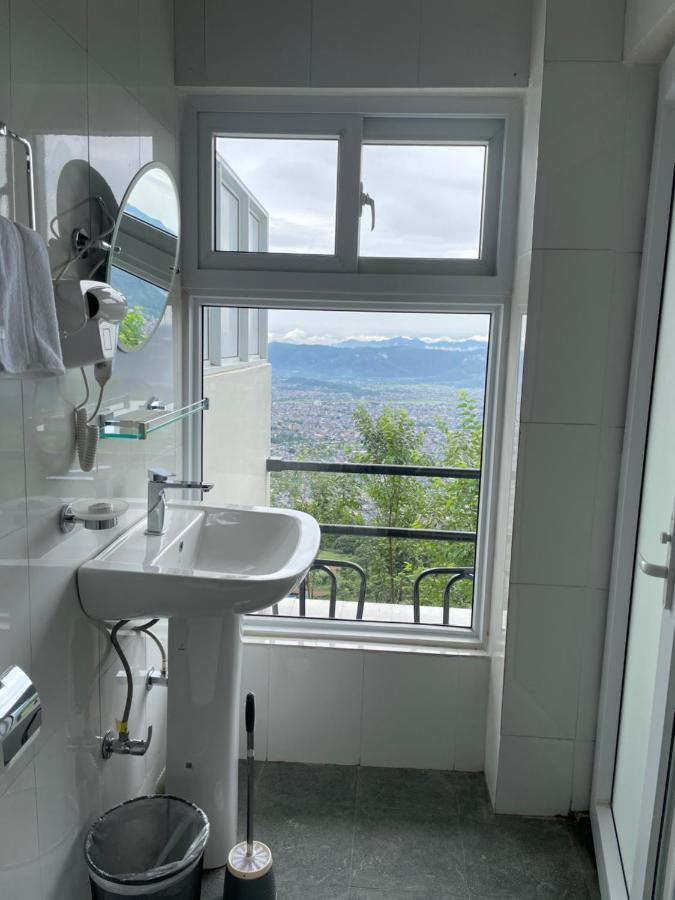 Hotel Pokharaeye Экстерьер фото