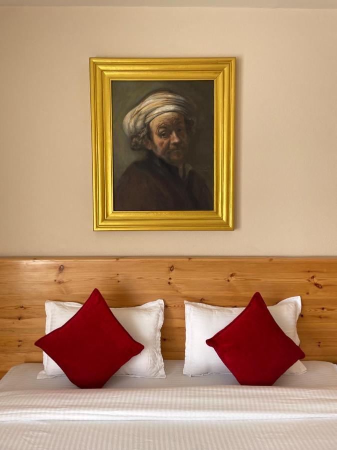 Hotel Pokharaeye Экстерьер фото
